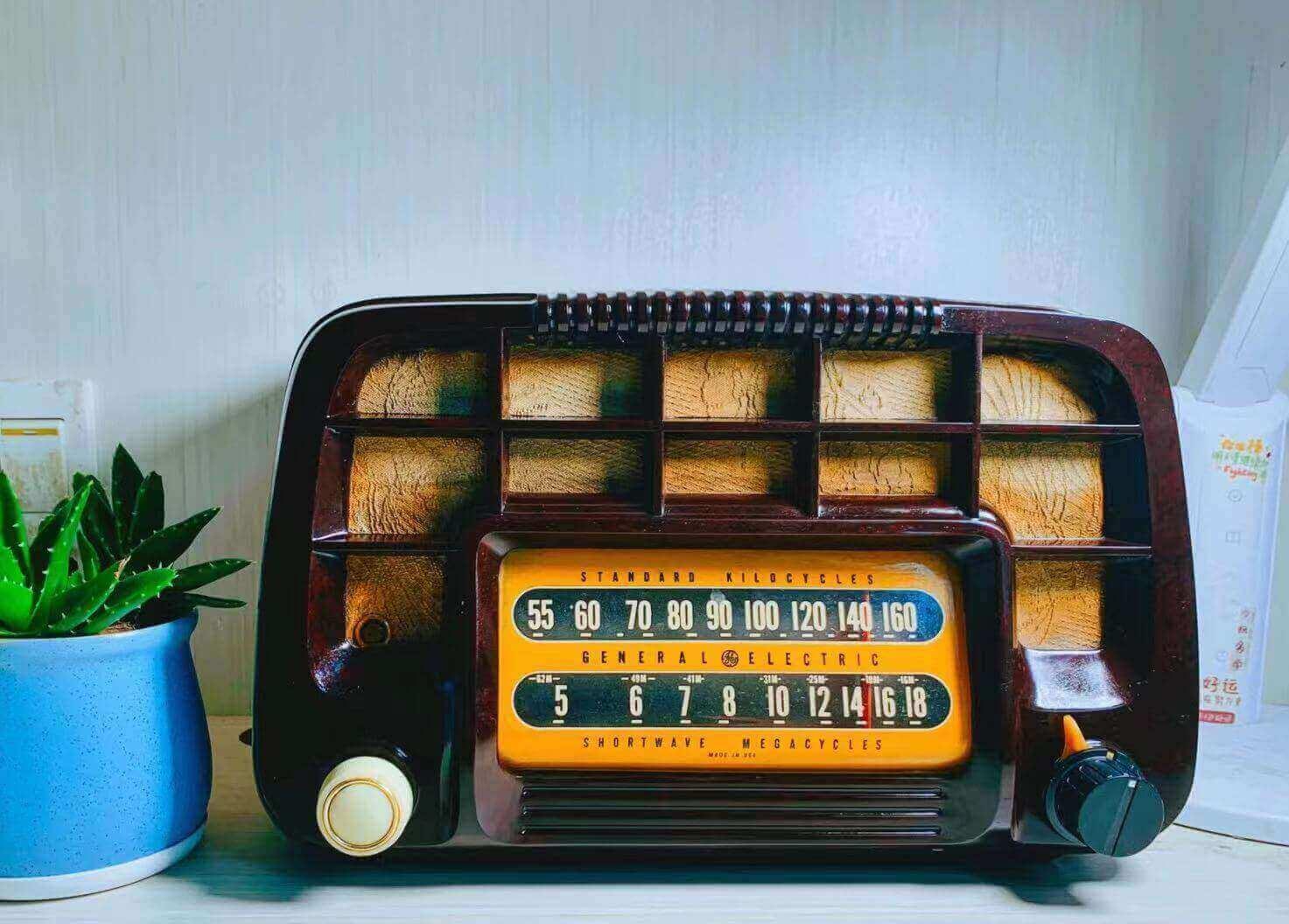 Bakelite: A Historic Material with a Modern Appeal – Beeplastic