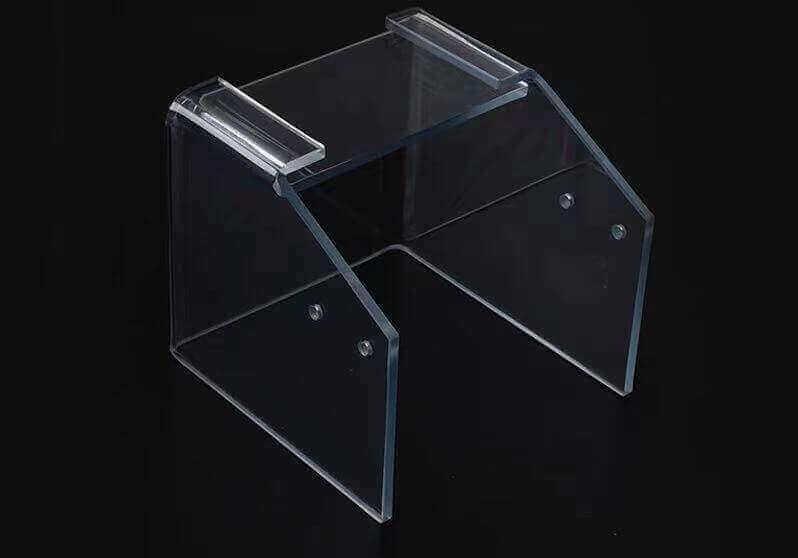 Thick transparent polycarbonate sheet with natural blue tint effect